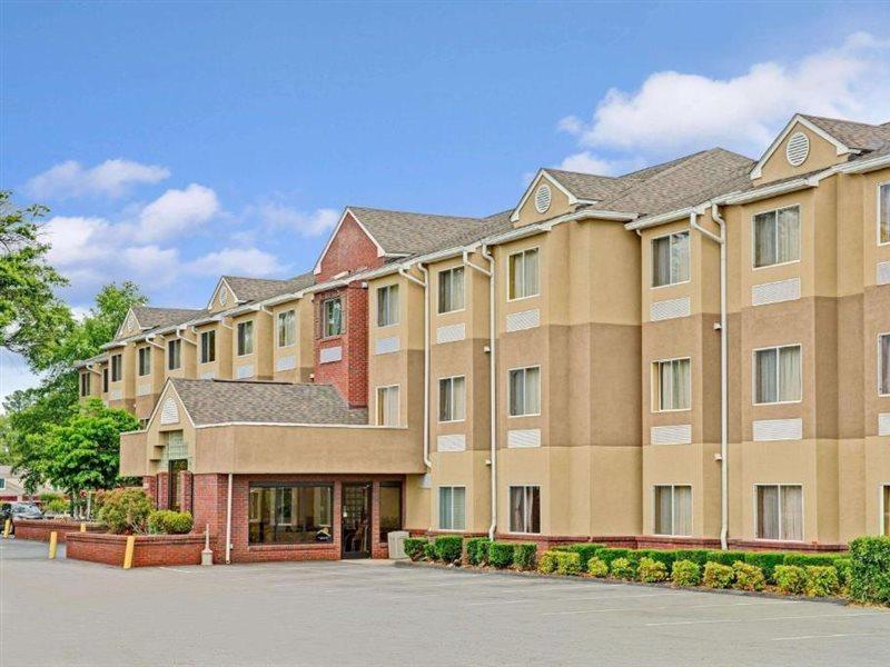 Microtel Inn By Wyndham Lake Norman Cornelius Exterior foto