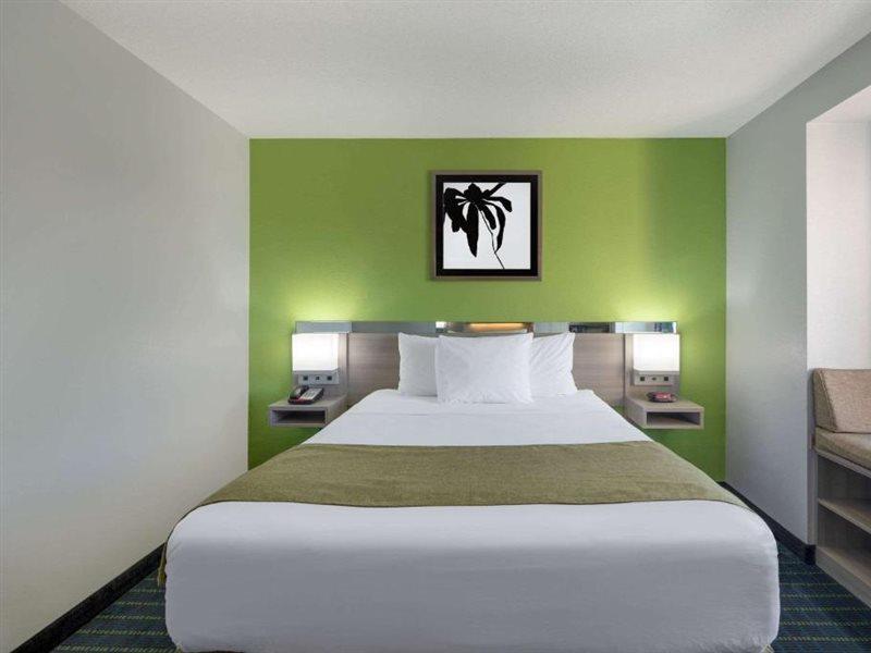 Microtel Inn By Wyndham Lake Norman Cornelius Exterior foto