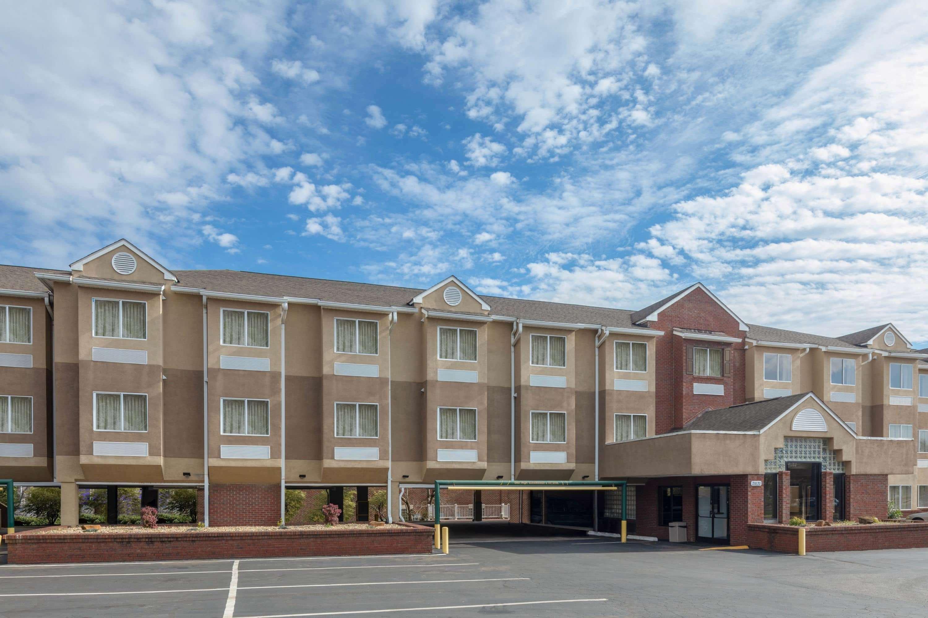 Microtel Inn By Wyndham Lake Norman Cornelius Exterior foto