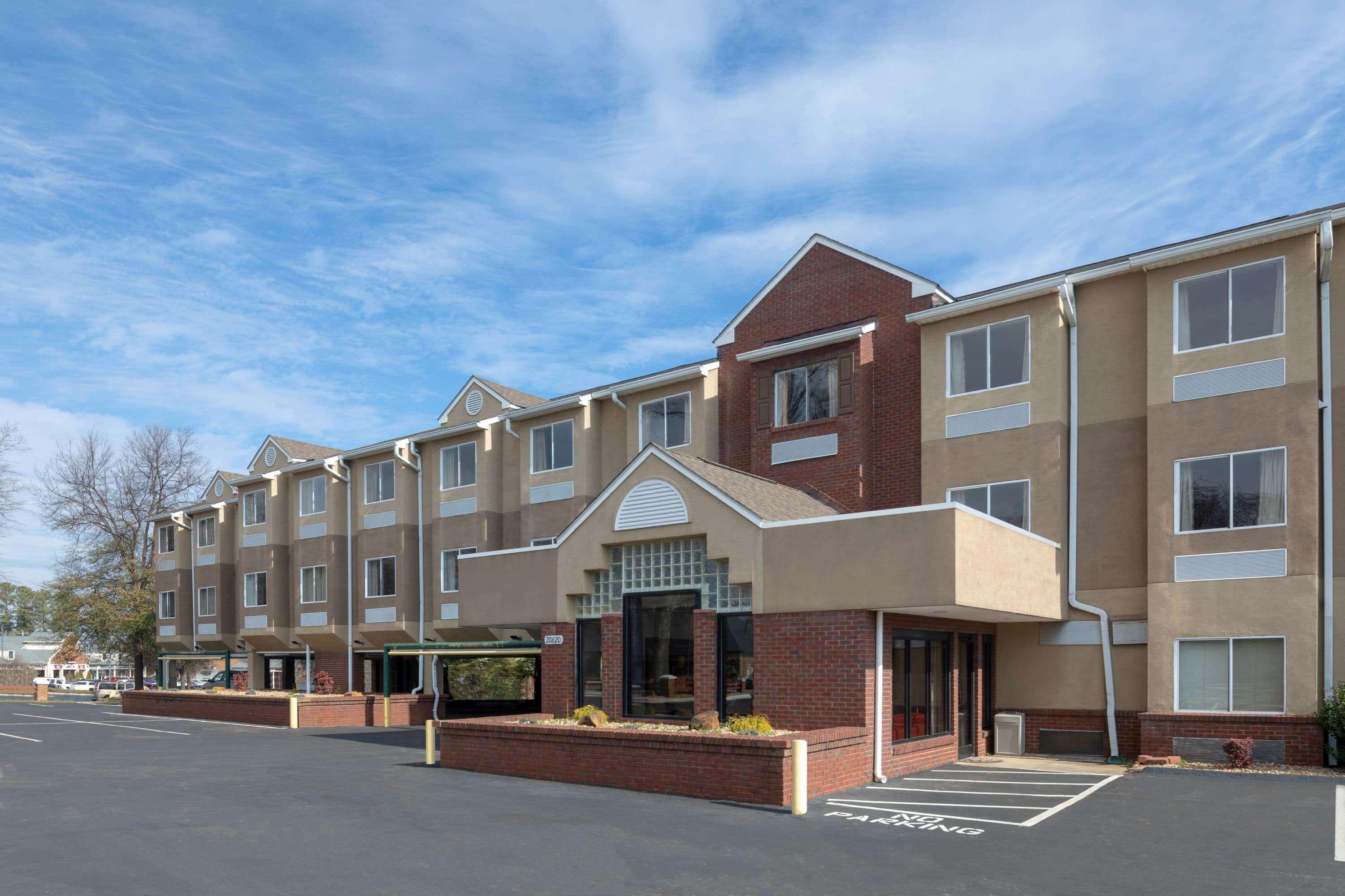 Microtel Inn By Wyndham Lake Norman Cornelius Exterior foto