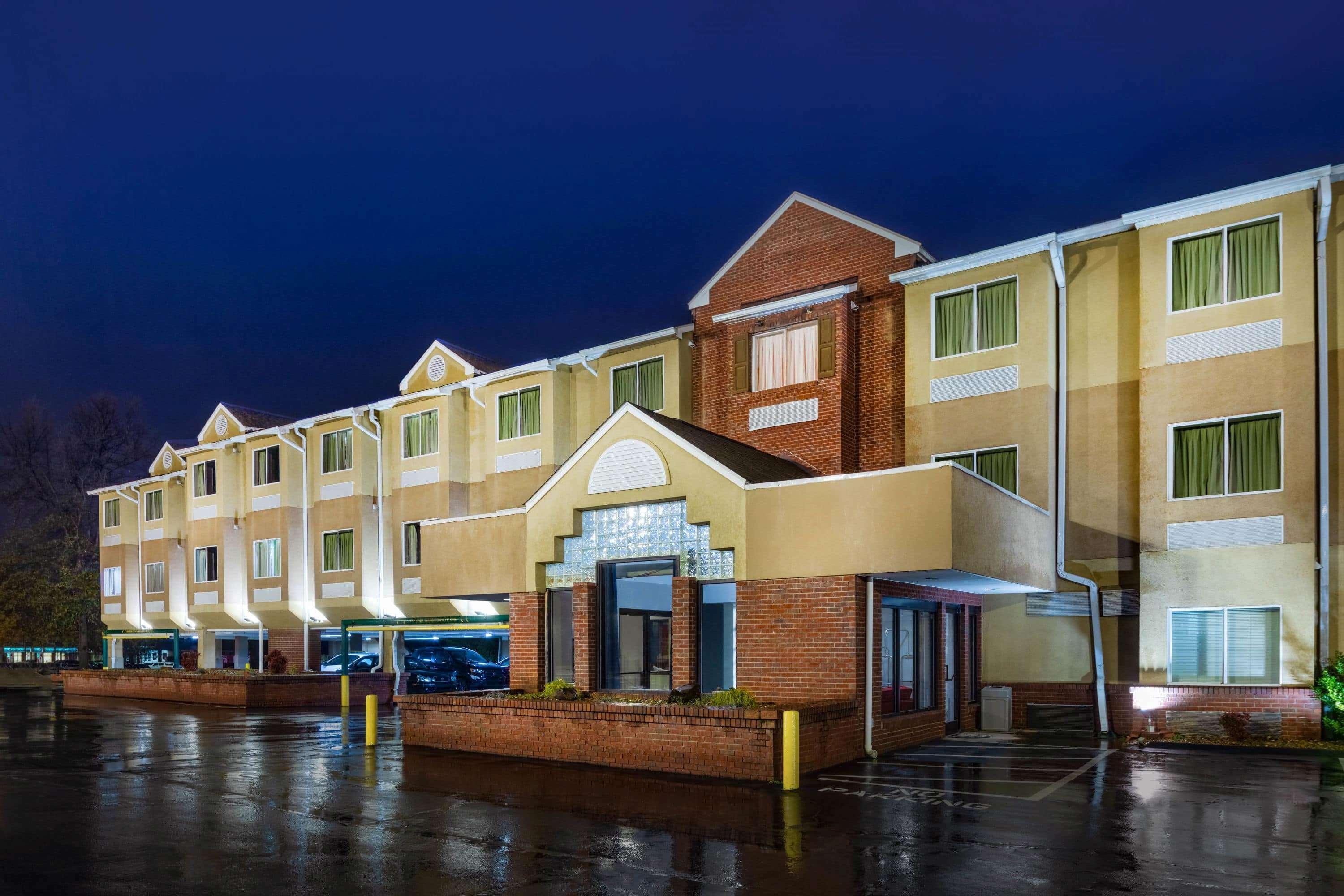 Microtel Inn By Wyndham Lake Norman Cornelius Exterior foto
